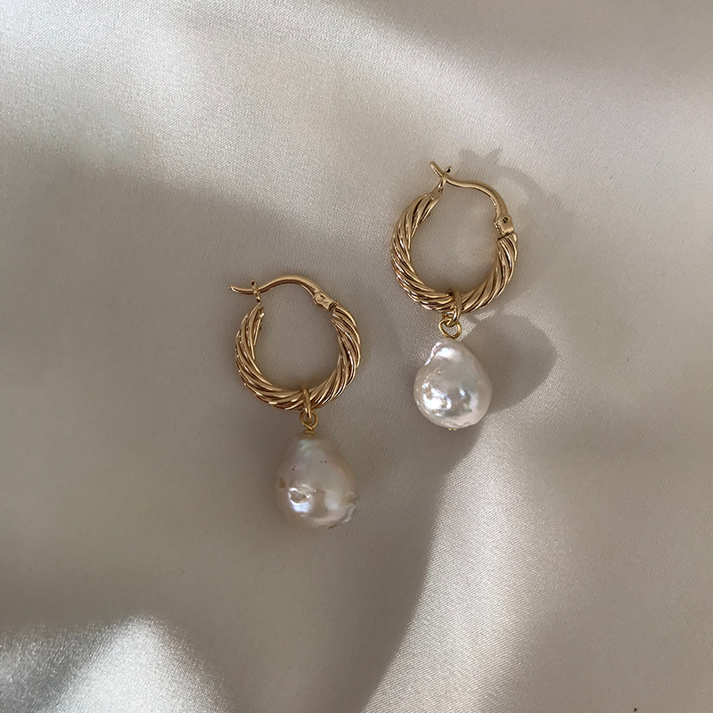 CARLA | PEARL EARRINGS