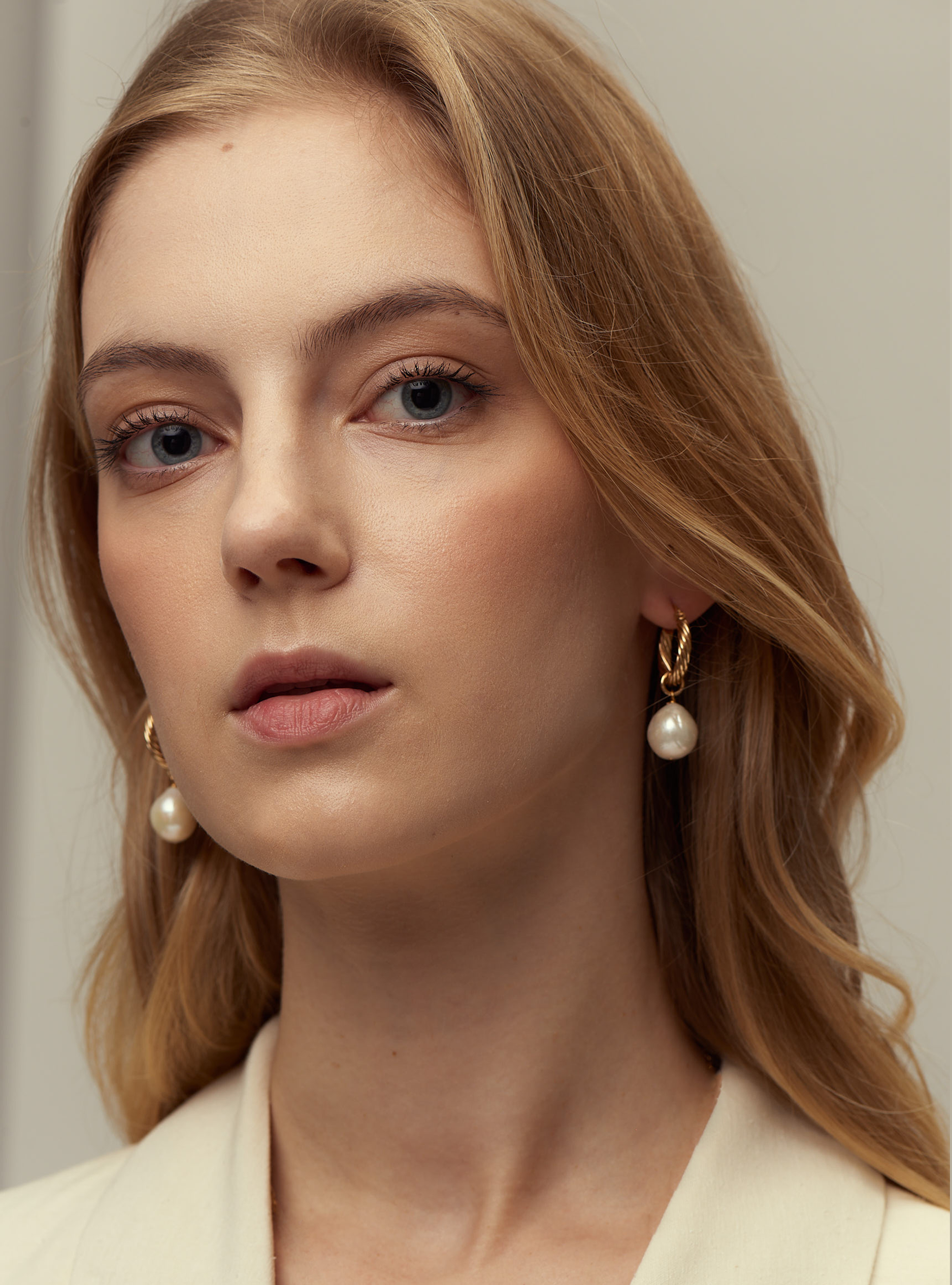 CARLA | PEARL EARRINGS