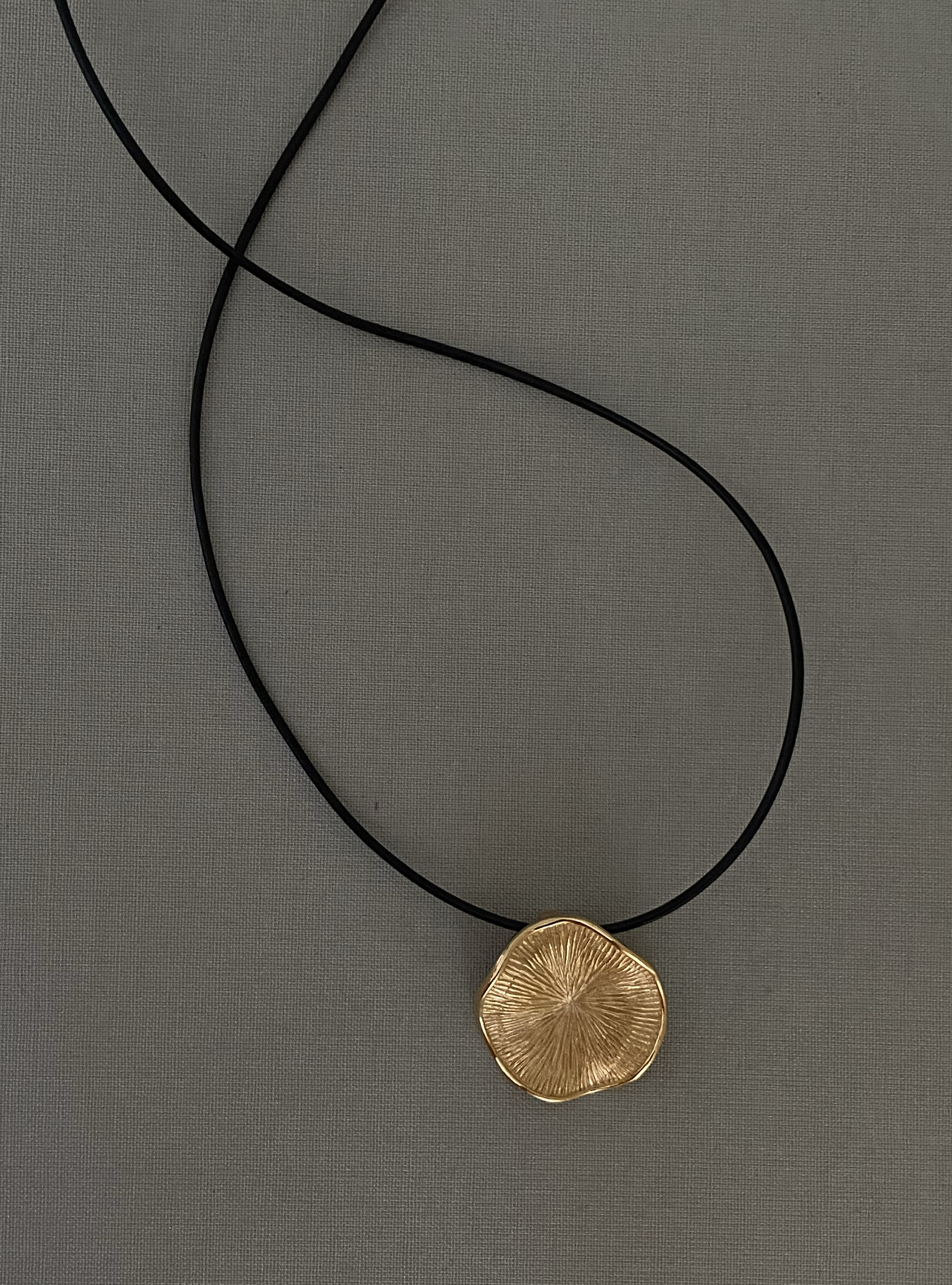 LEAF | LEATHER NECKLACE